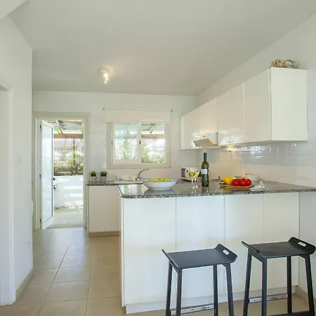 Napa Beachfront Villa Ayía Nápa